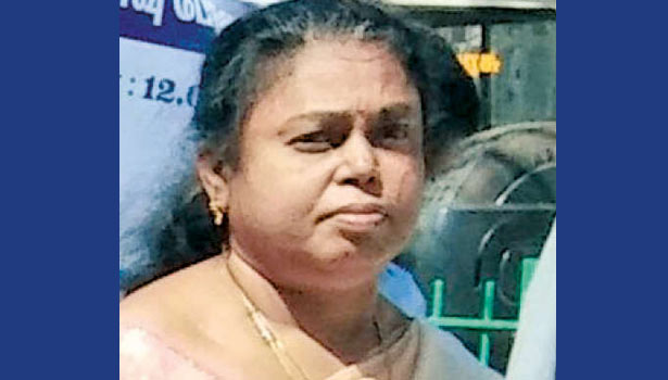 202008100928409335_Tamil_News_Rs-10-thousand-bribe-shop-license-renewal-woman-officer_SECVPF
