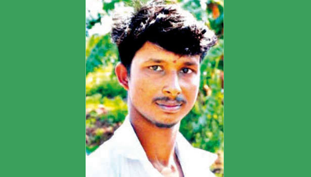 202010121957220862_Tamil_News_Jallikkattu-bull-kills--young-man_SECVPF