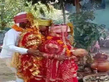 202101081610446665_Tamil_News_Tamil-news-Chhattisgarh-A-man-married-two-women-at-the_SECVPF