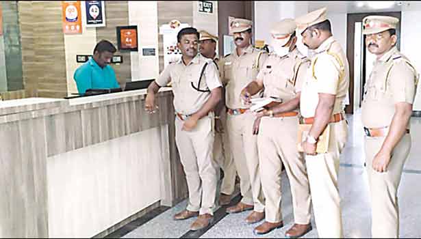 202103252316296075_Tamil_News_Tamil-News-Police-raid-hostels_SECVPF