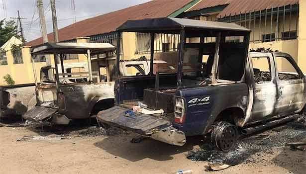 202104061356567724_Tamil_News_Tamil-News-Over-1800-inmates-escape-Nigeria-prison-after_SECVPF