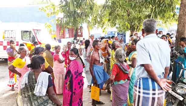 202109151859007126_Tamil_News_tamil-news-Public-protest-by-besieging-the-parish-council_SECVPF