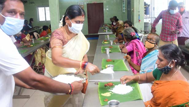 202109201521590047_Tamil_News_Tamil-News-Annadhanam-again-started-in-temples_SECVPF