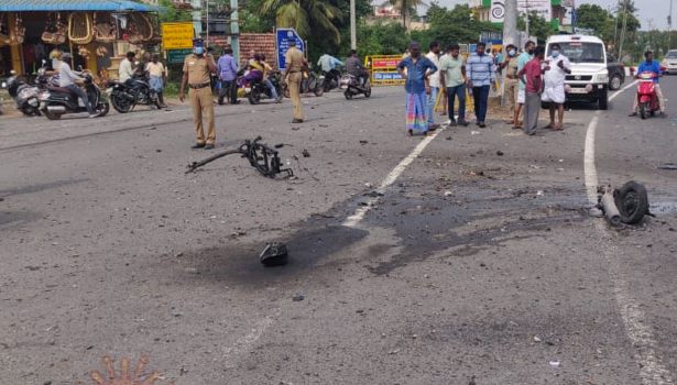 202111041711550491_Tamil_News_Villupuram-firecracks-blasts-father-and-son-dead_SECVPF