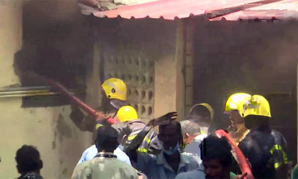 202204271554052211_Tamil_News_Rajiv-Gandhi-General-Hospital-fire-All-patients-have-been_SECVPF