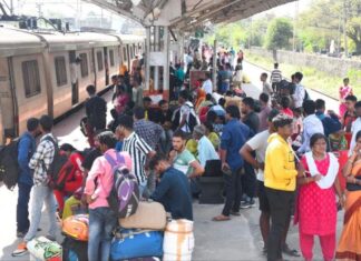 தொடரும் வடமாநிலத்தவர்களின் ரயில் ஆக்கிரமிப்பு நடு வழியில் நிறுத்தப்பட்டு இரண்டு மணி நேரம் தாமதமாக சென்ற விரைவு வண்டி: