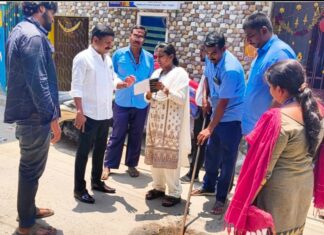 காலடிப்பேட்டை 12-வது வார்டுக்குட்பட்ட வீரராகவன் தெரு சீனிவாசபுரத்தில் இரண்டு நாட்களாக அடைப்பு.