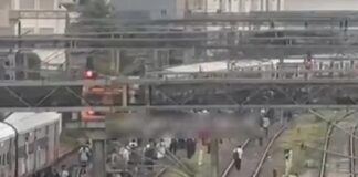 ஒரே தண்டவாளத்தில் நேருக்கு நேர் வந்த புறநகர் ரயில்::